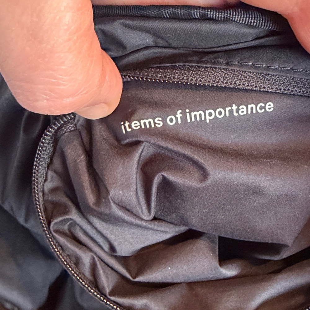 Lululemon Go getter duffle bag - Picture 12 of 14